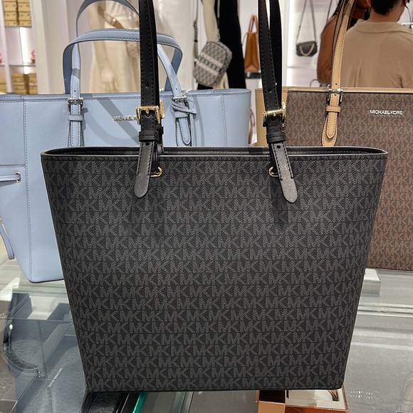 MICHAEL KORS JET SET TRAVEL MEDIUM DOUBLE POCKET TOTE
BLACK SIGNATURE
NWT - Picture 4 of 16